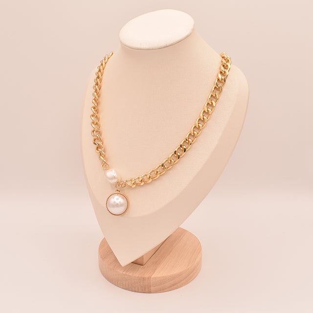 Collar Dorado de Eslabones y Perlas