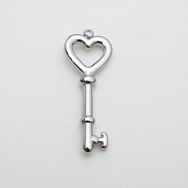 Dije Llave Corazón Plateada | El Secreto de tu Estilo
