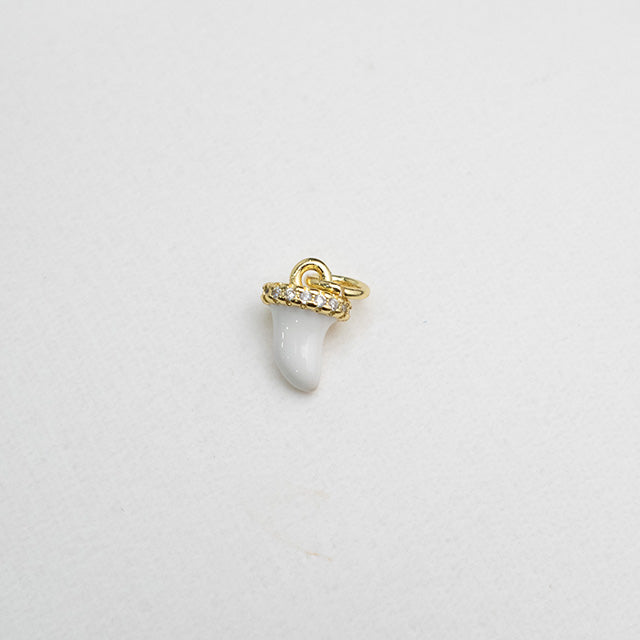 Dije Chili Mini con Circones Blancos