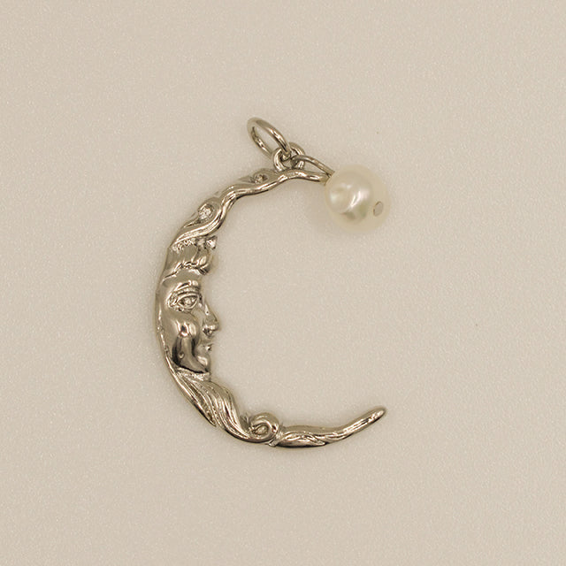 Dije Cara Luna Plateado con Perla