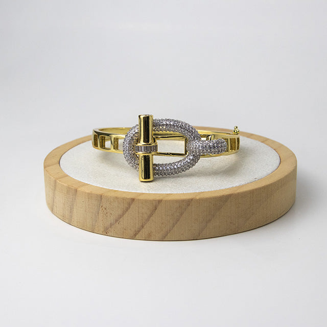 Pulsera Rígida Chunky con Cierre Toggle y Circones Dos Tonos