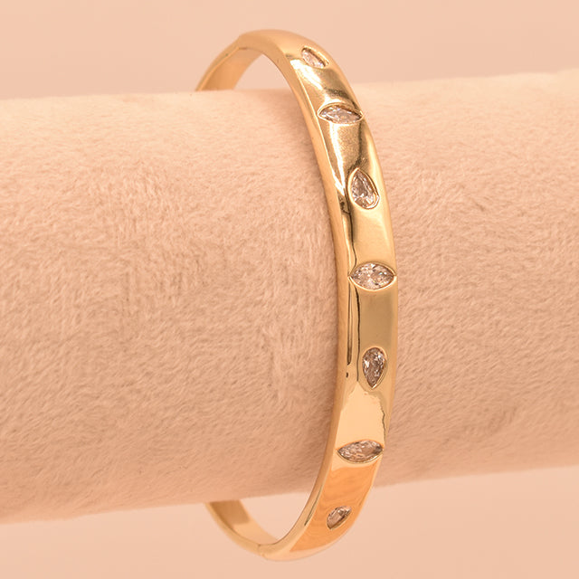 Pulsera Rígida Dorada con Circonitas Marquise