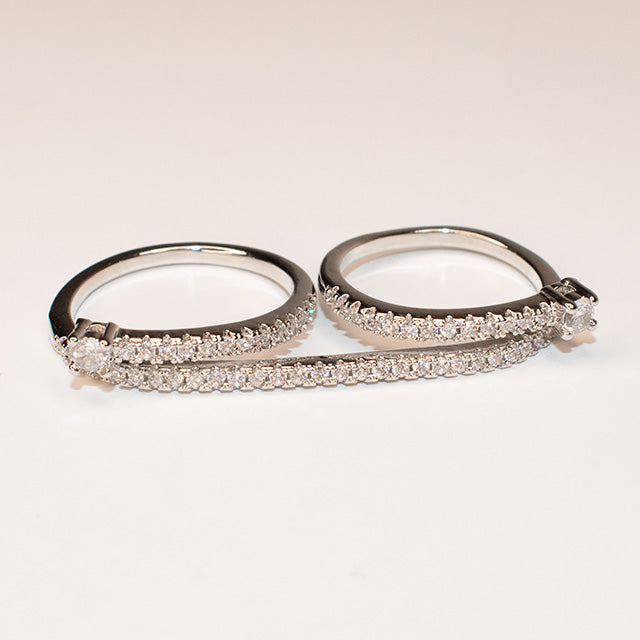 Anillo Doble de Circones Brillantes