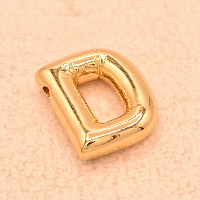Dije Letra D Chunky Dorado