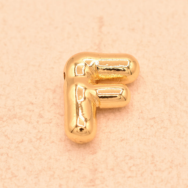 Dije Letra F Dorado | Personaliza tu Estilo