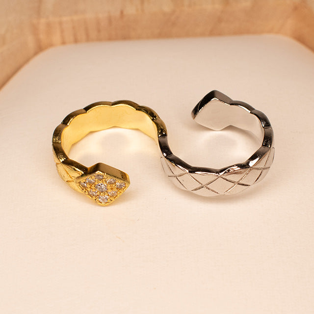 Anillo Abierto Bicolor con Circonitas y Diseño Acolchado