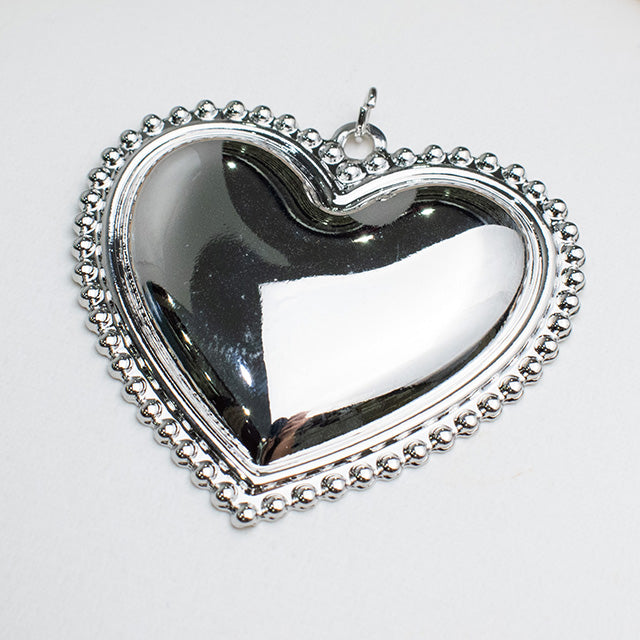 Dije Corazón Plateado con Borde de Perlas