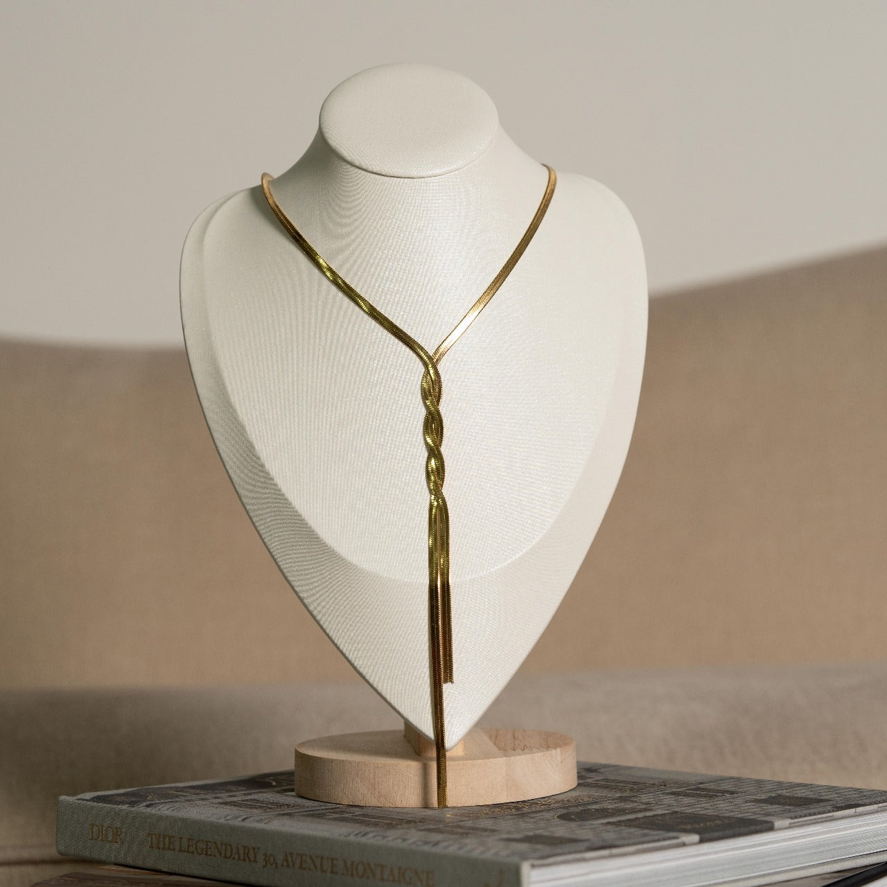 Collar Largo Trenzado Dorado Elegante