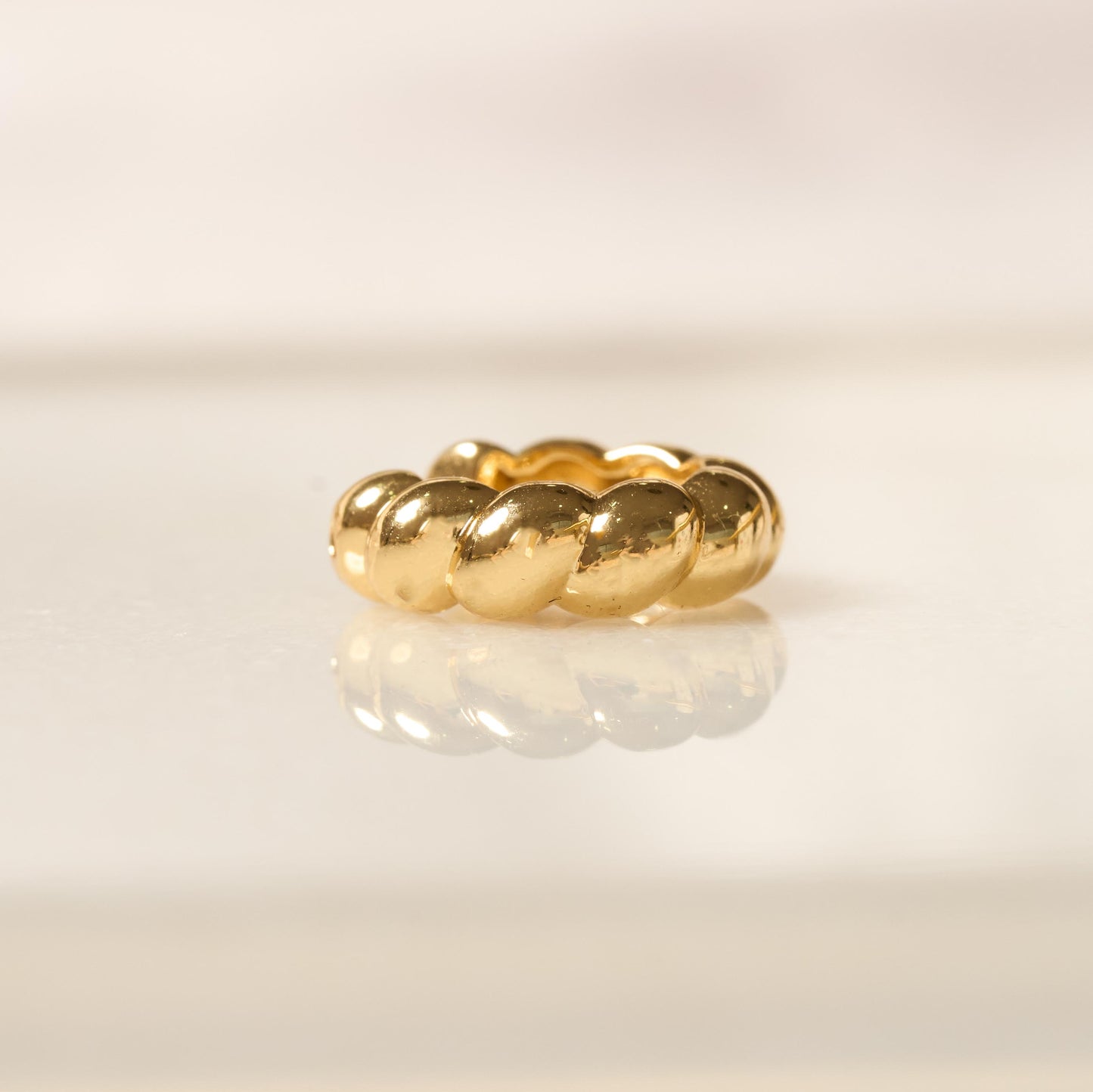 Earcuff Croissant Pequeño Bañado en Oro