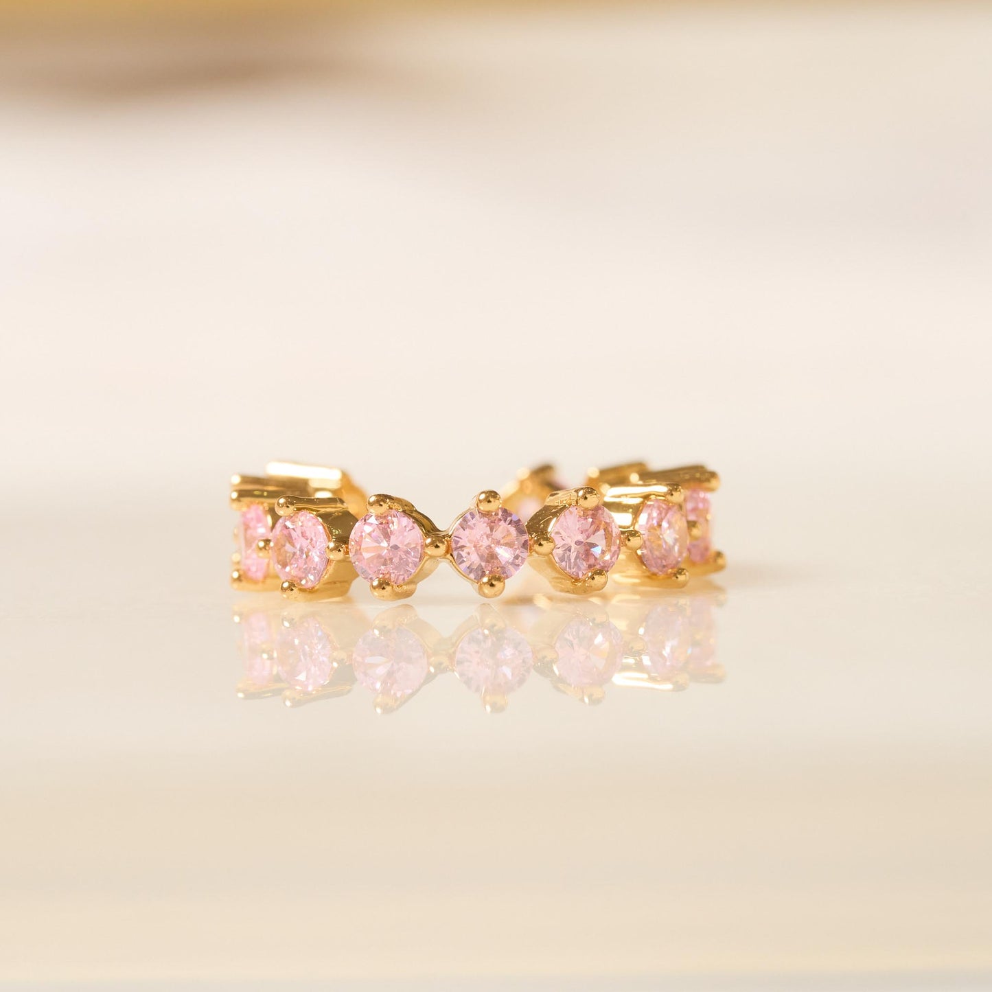 Earcuff Elegante con Circones Rosados