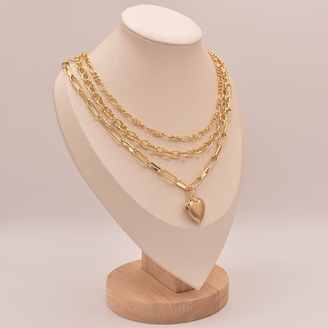 Collar Triple con Dije de Corazón Baño de Oro 18K