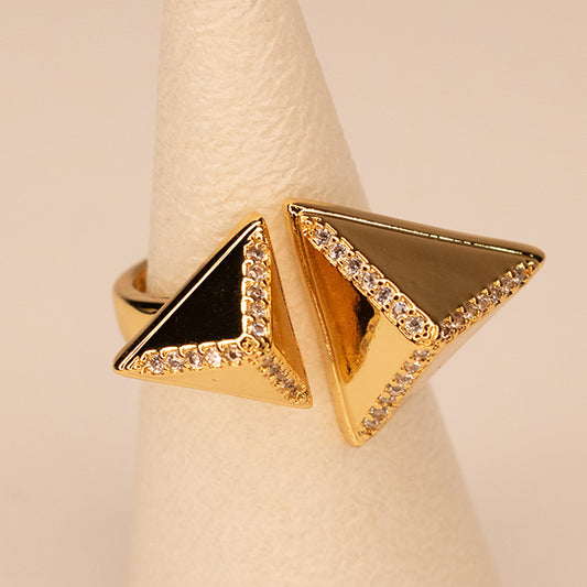 Anillo Doble Triángulo con Detalles Brillantes