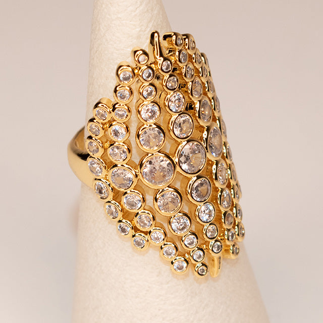 Anillo Statement Dorado con Circones Brillantes