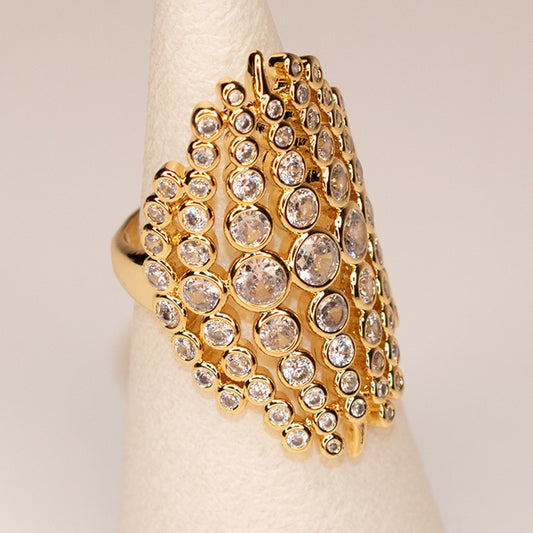 Anillo Statement Dorado con Circones Brillantes