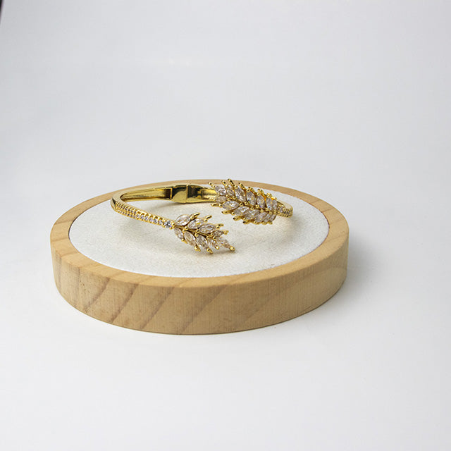 Pulsera Brazalete Hoja Griega Dorada con Circonitas
