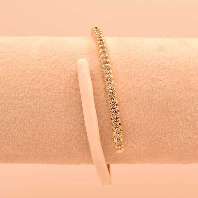 Pulsera Elegancia Dual Oro y Esmalte Blanco