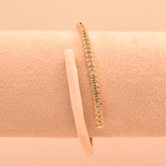 Pulsera Elegancia Dual Oro y Esmalte Blanco