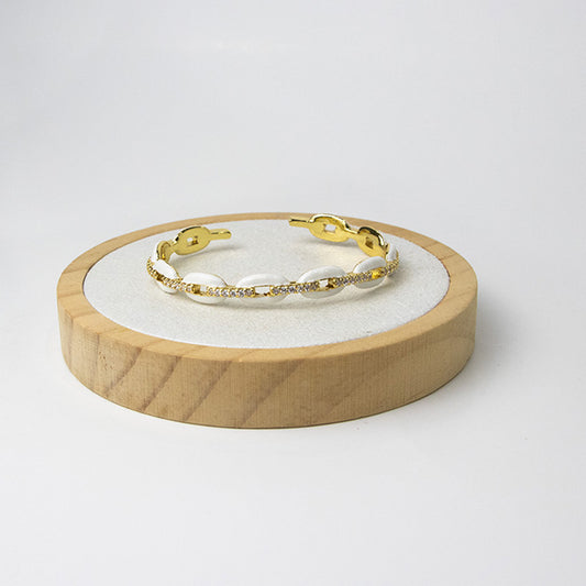 Pulsera Cuff Eslabones Blancos y Cristales Dorados