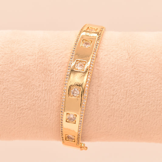 Pulsera Rígida Dorada con Circonitas Brillantes