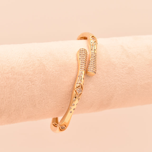 Pulsera Elegancia Dorada con Brillantes