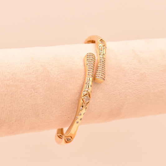 Pulsera Elegancia Dorada con Brillantes
