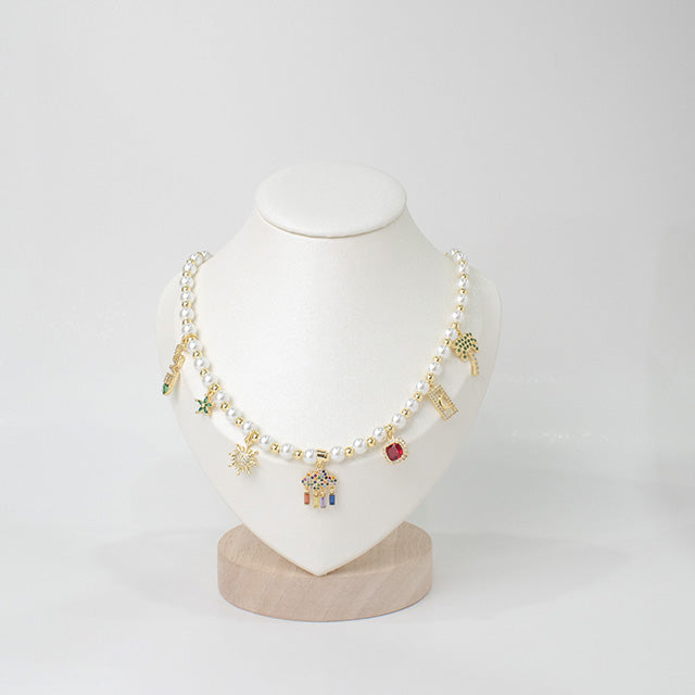 Collar de Perlas con Dijes de la Suerte y Palmera