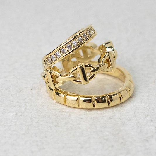 Earcuff Triple Dorado con Detalles de Eslabones y Circonitas