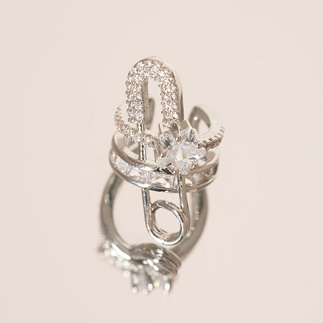 Earcuff Pin de Seguridad con Estrella y Brillos
