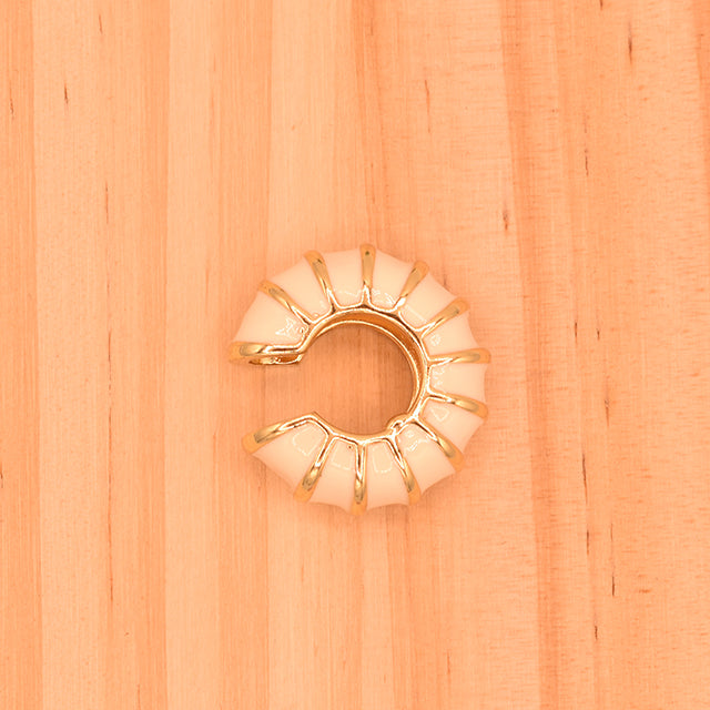 Earcuff Elegancia Crema Dorada