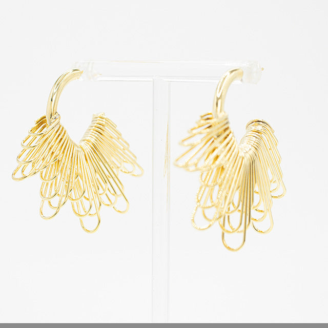 Aretes Dorados con Diseño de Abanico