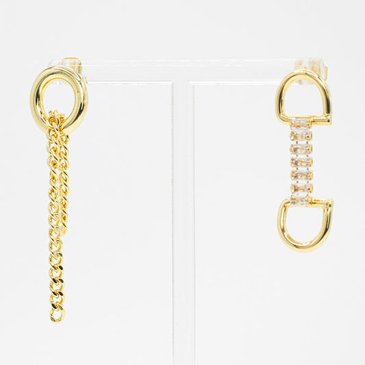 Pendientes Asimétricos Dorados con Cadenas y Cristales