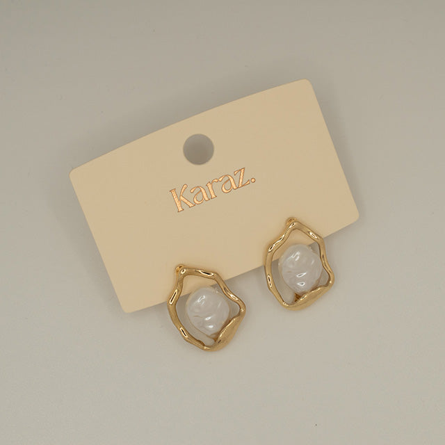 Aretes Irregulares con Perla Orgánica Dorados