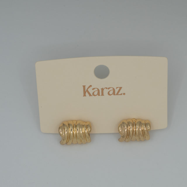 Pendientes Ondulados Dorados: Elegancia Sutil