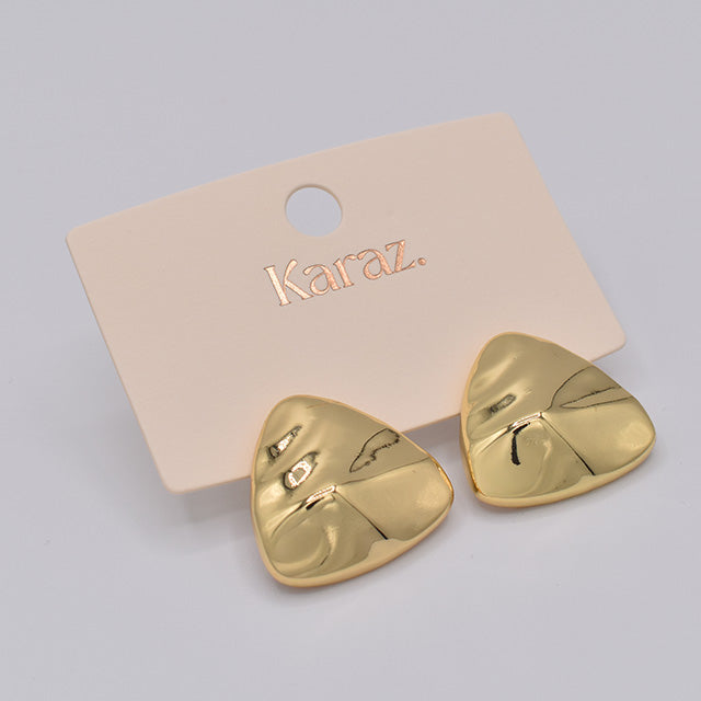 Pendientes Triangulares Dorados con Textura Irregular