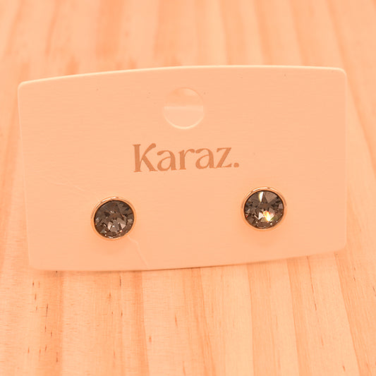 Aretes Stud Clásicos con Cristal Gris Ahumado