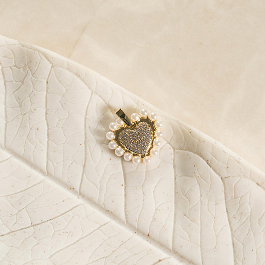 Dije Corazón Perlas y Brillo Dorado