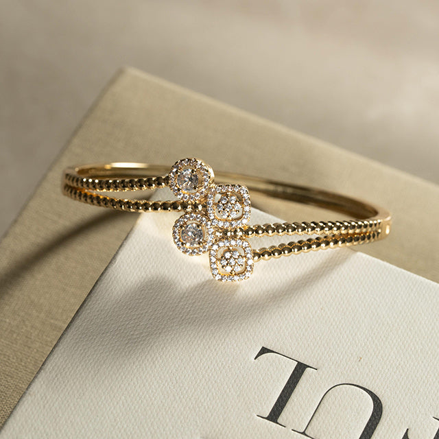 Pulsera Radiante Dorada con Detalles Brillantes