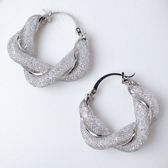 Aretes Trenzados de Malla Plateada | Elegancia Moderna