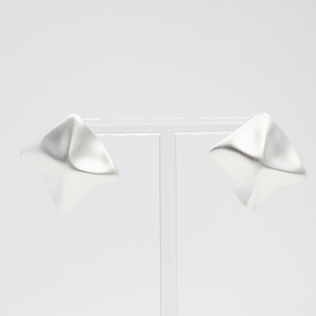 Aretes Escultóricos Plateados Mate