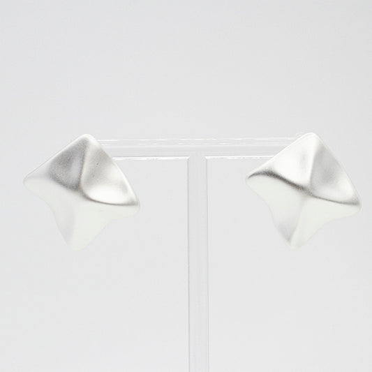 Aretes Escultóricos Plateados Mate