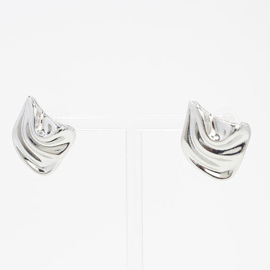 Aretes Plateados con Diseño Ondulado