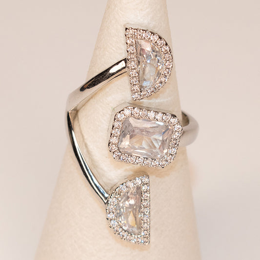 Anillo Plateado con Cristales Brillantes | AN-342