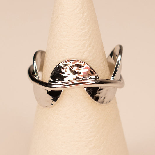 Anillo Wavy Plateado | Diseño Ondulado y Moderno