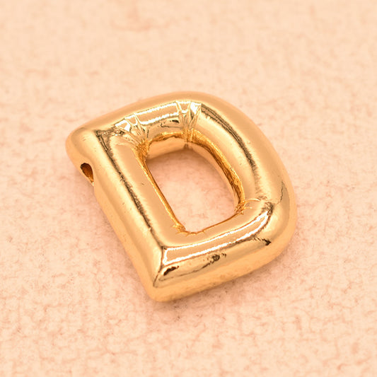 Dije Letra D Chunky Dorado