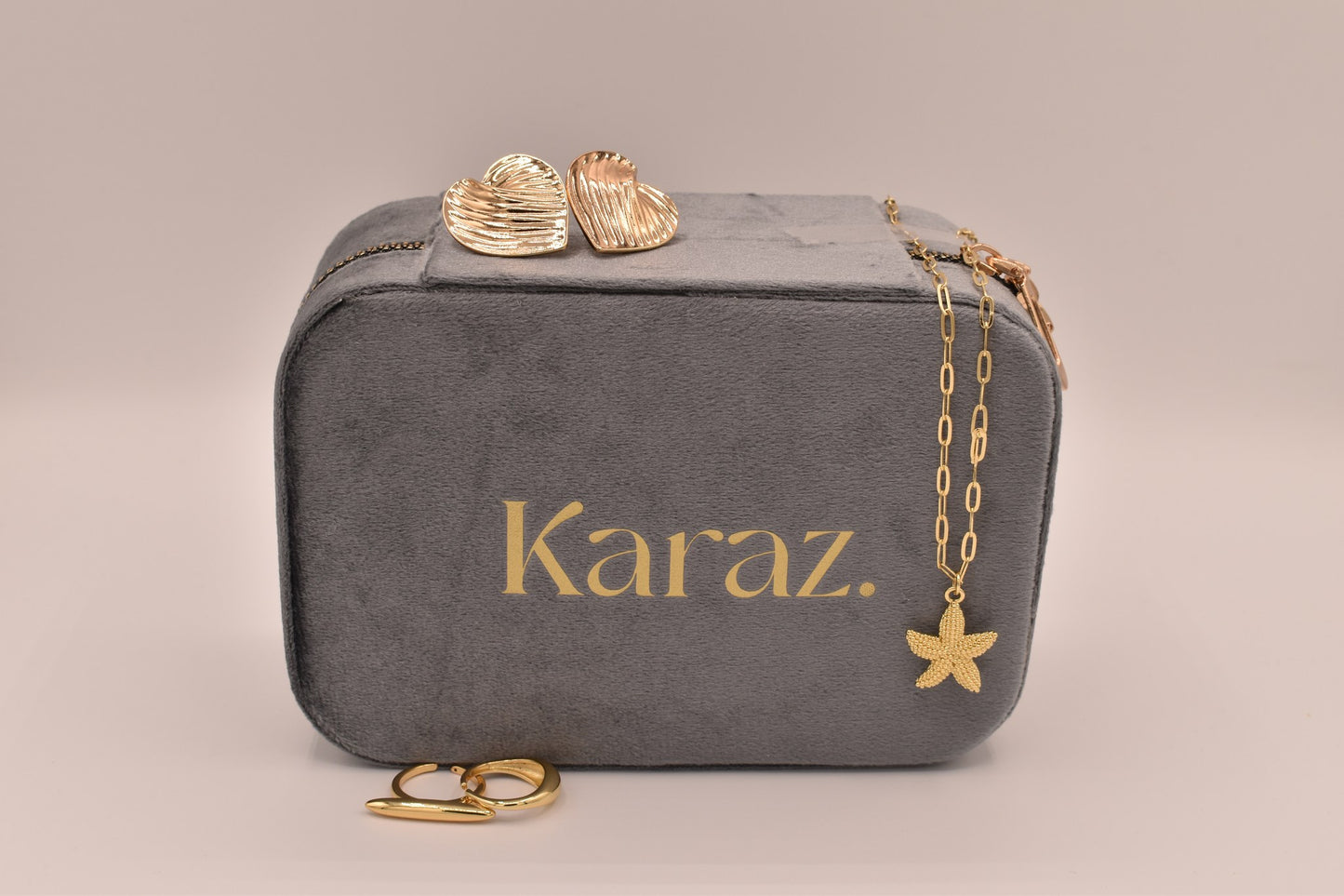 Joyero de Viaje Karaz: Elegancia en Gamuza Gris para tus Tesoros