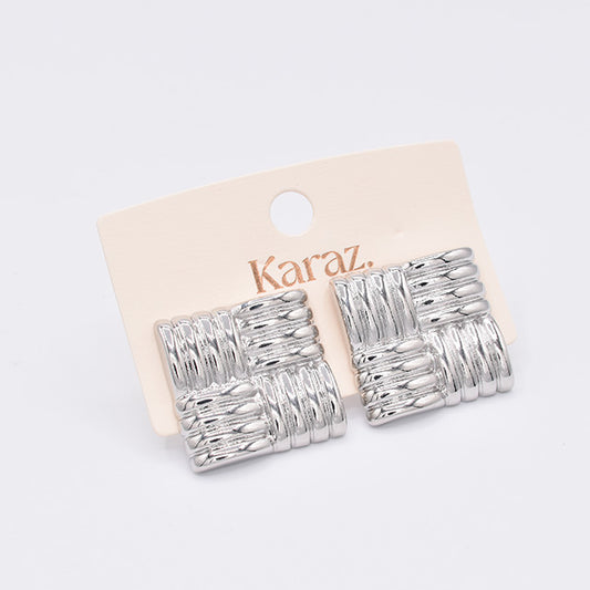 Pendientes Cuadrados Plateados con Textura Trenzada Karaz