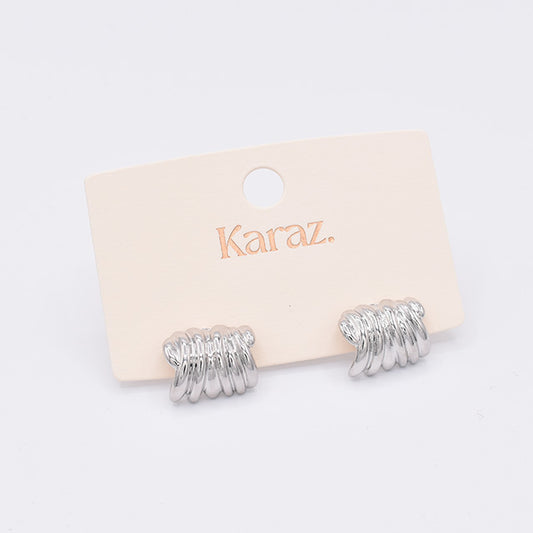 Aretes Plateados de Diseño Envolvente Karaz