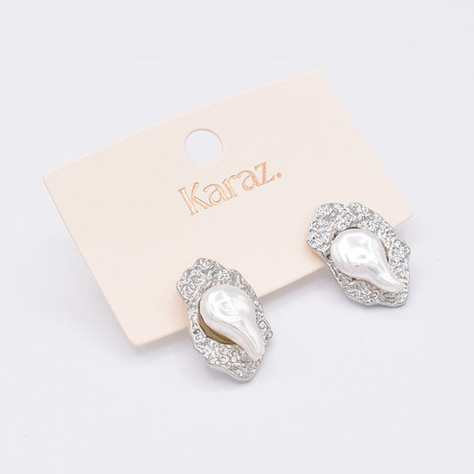 Pendientes Karaz. con Perla Barroca y Textura Plateada