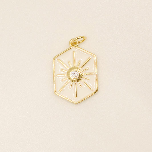 Dije Sol Radiante con Circonia y Esmalte Blanco