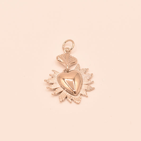 Dije Corazón Plateado con Rayos